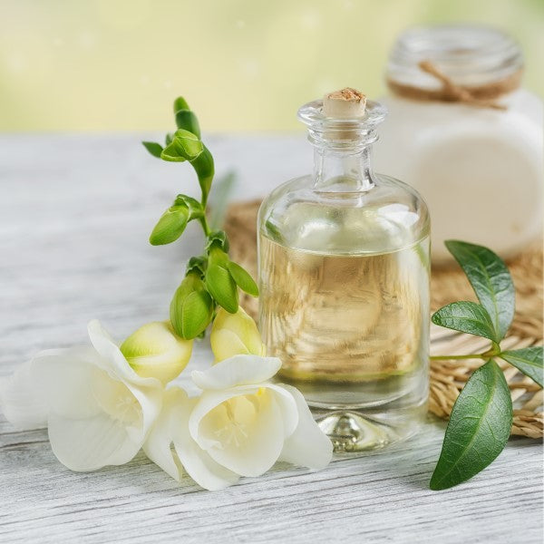 Bella Luce Candle Fragrance - English Pear & Freesia